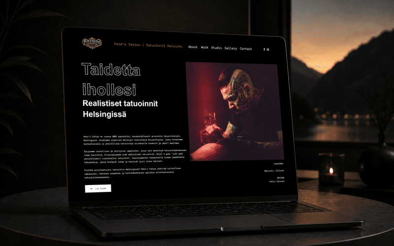 Website von Pete's Tattoo Studio auf einem Laptop